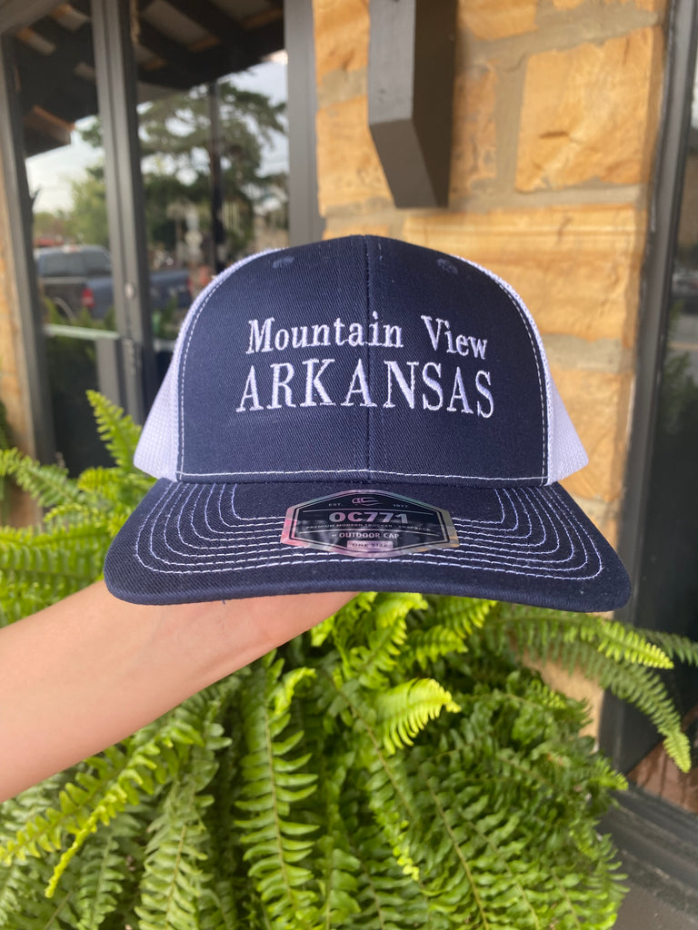 mountain view arkansas hat in front of a rock building