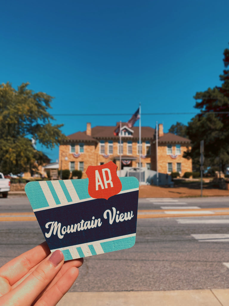 mountain view wooden magnets in front of the courthouse on the square