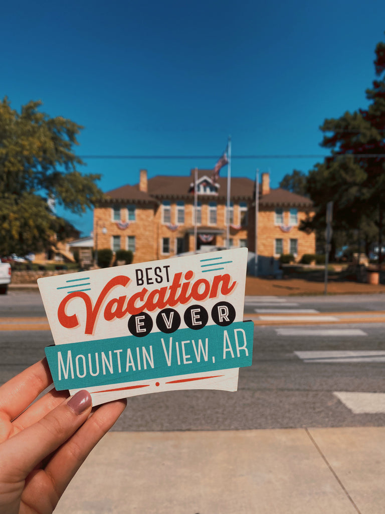 mountain view wooden magnets in front of the courthouse on the square